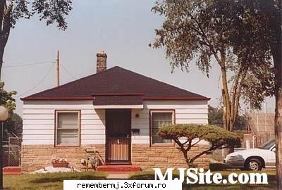 so, sa incepem cu e casa din gary, indiana.2 o baie, casa ....foarte ,foarte mica, dar fanmilia era
