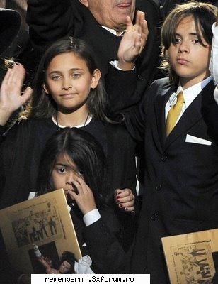 kiss?  :( 


blanket :nebun: kiss or spank ?